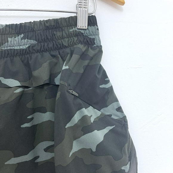 ⭐ Athleta Mesh Racer Run Short Camo Olive Size S - Picture 7 of 15